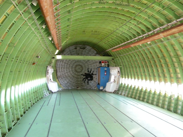  Interior da aeronave da NASA 747 Shuttle Carrier N905NA no Centro de Pesquisa de Voo Dryden. 